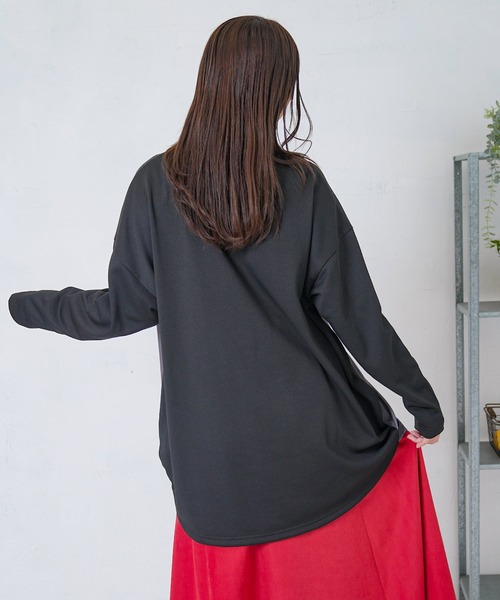 ScoLar（スカラー）の「153729：花×夜空柄ミックス裏毛チュニック（チュニック・レディース・ネイビー/ブラック・M）」の12枚目の写真