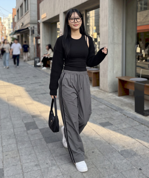 BUTTON SEOUL（ボタンソウル）の「ベーシックラインナイロンストリングパンツ（グレー）（スウェットパンツ・メンズ・その他・MEDIUM/LARGE/X-LARGE/SMALL/X-SMALL）」の4枚目の写真