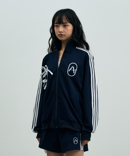 ARI(アリ)の「A RIBBON TRACK TOP / NAVY(ナイロンジャケット・レディース・ネイビー・FREE)」の3枚目の写真