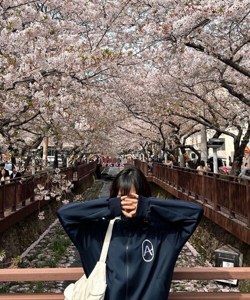 ARI(アリ)の「A RIBBON TRACK TOP / NAVY(ナイロンジャケット・レディース・ネイビー・FREE)」の11枚目の写真