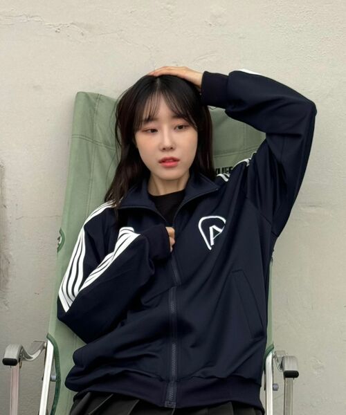 ARI(アリ)の「A RIBBON TRACK TOP / NAVY(ナイロンジャケット・レディース・ネイビー・FREE)」の7枚目の写真