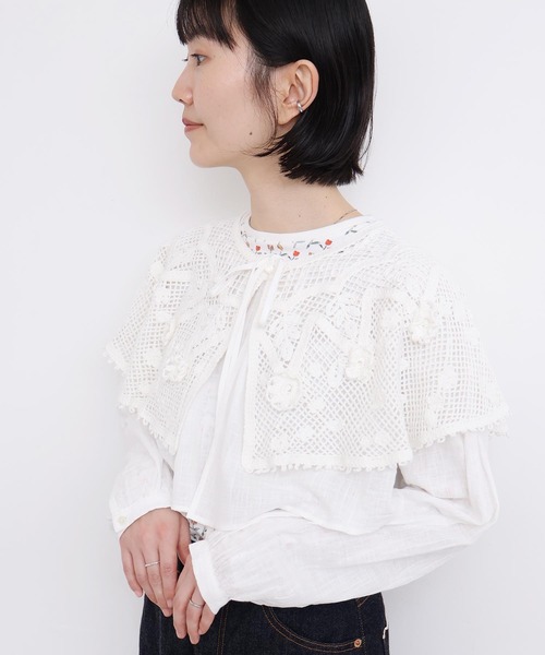 l'atelier du savon(アトリエドサボン)の「handcraft かぎ針とお花のボレロ襟ブラウス(シャツ/ブラウス・レディース・ブラック/ホワイト・FREE)」の2枚目の写真