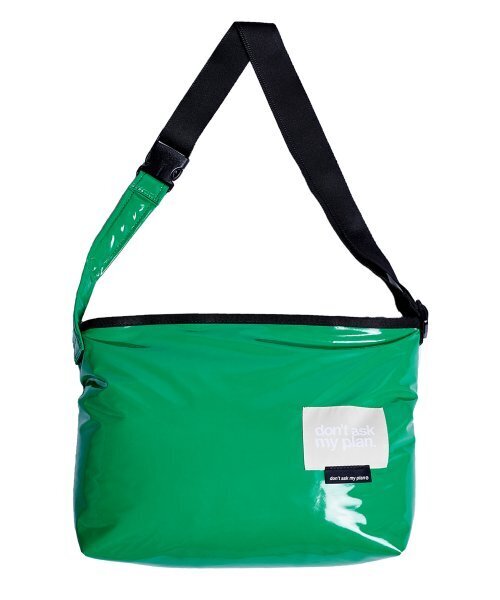 DAMP(ドントアスクマイプラン)の「2WAY padded messenger bag_green(メッセンジャーバッグ・レディース・その他・ONE SIZE)」の2枚目の写真