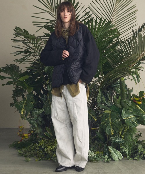 MAISON SPECIAL(メゾンスペシャル)の「《UNISEX》【TAION/タイオン】VネックWジップソフトシェルダウンベスト【MAISON SPECIAL/メゾンスペシャル】(ダウンベスト・メンズ・ブラック/ライトグリーン/チャコールグレー・2/1/0)」の11枚目の写真