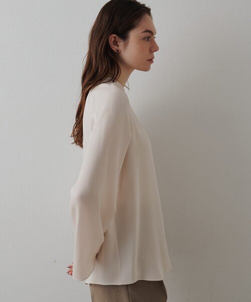 Drawing Numbers（ドローイング ナンバーズ）の「【Drawing Numbers】バックジョーゼットサテンブラウス（シャツ/ブラウス・レディース・ネイビー/ライトベージュ・38）」の9枚目の写真