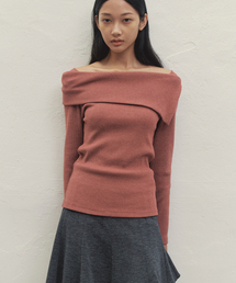 MAKE A TOAST（メイクアトースト）の「ニットアシンメトリーオフショルダートップスレッド MBDFTO005RD（ニット/セーター）」