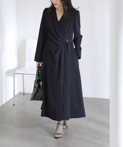 La TOTALITE（ラトータリテ）の「【洗える】カシュクールワンピース（ワンピース・レディース・アイボリー/ネイビー・36/38）」の2枚目の写真