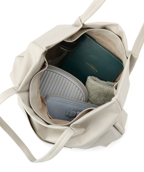 grove（グローブ）の「【A4】タックポケ3層トート（トートバッグ・レディース・ブラック/ブラック系4/ナチュラル・00）」の11枚目の写真