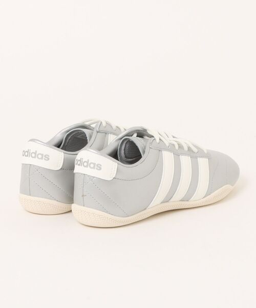 adidas(アディダス)の「【adidas】GRAND COURT LO W(スニーカー・レディース・シルバー・23.0cm/23.5cm/24.0cm/24.5cm/25.0cm)」の2枚目の写真