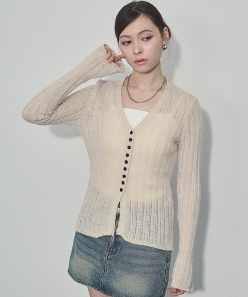 ENVYM（アンビー）の「フロントボタンVネックシアーニット（ニット/セーター・レディース・カーキ/アイボリー/ブラック/パープル・FREE）」の22枚目の写真