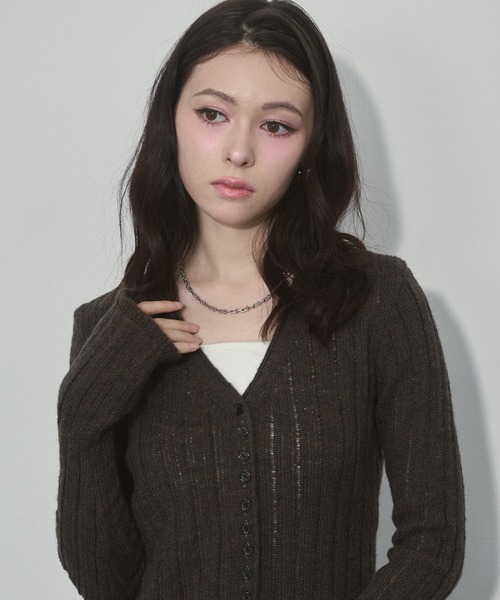 ENVYM（アンビー）の「フロントボタンVネックシアーニット（ニット/セーター・レディース・カーキ/アイボリー/ブラック/パープル・FREE）」の6枚目の写真