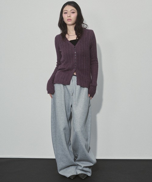 ENVYM（アンビー）の「フロントボタンVネックシアーニット（ニット/セーター・レディース・カーキ/アイボリー/ブラック/パープル・FREE）」の10枚目の写真