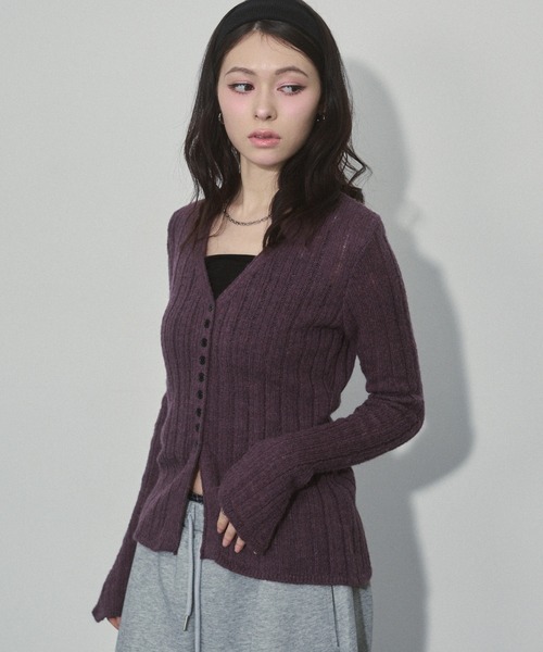 ENVYM（アンビー）の「フロントボタンVネックシアーニット（ニット/セーター・レディース・カーキ/アイボリー/ブラック/パープル・FREE）」の21枚目の写真