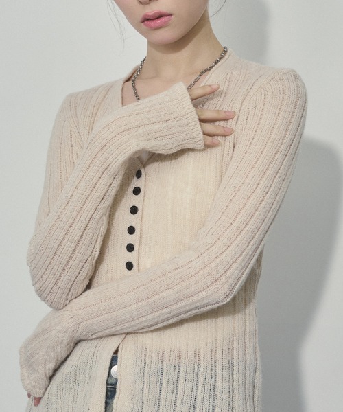 ENVYM（アンビー）の「フロントボタンVネックシアーニット（ニット/セーター・レディース・カーキ/アイボリー/ブラック/パープル・FREE）」の14枚目の写真