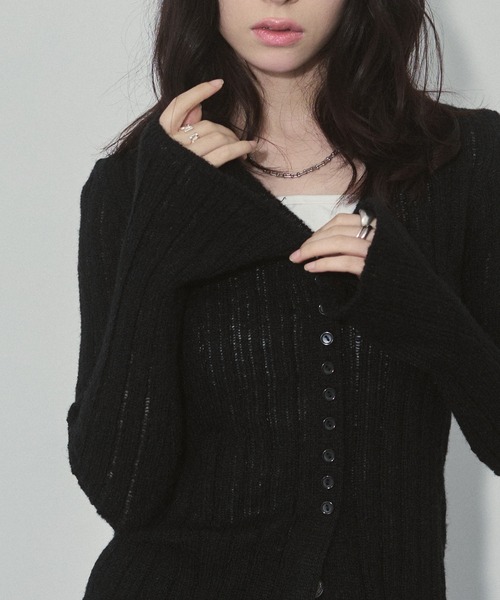 ENVYM（アンビー）の「フロントボタンVネックシアーニット（ニット/セーター・レディース・カーキ/アイボリー/ブラック/パープル・FREE）」の9枚目の写真