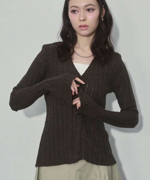 ENVYM（アンビー）の「フロントボタンVネックシアーニット（ニット/セーター・レディース・カーキ/アイボリー/ブラック/パープル・FREE）」の5枚目の写真