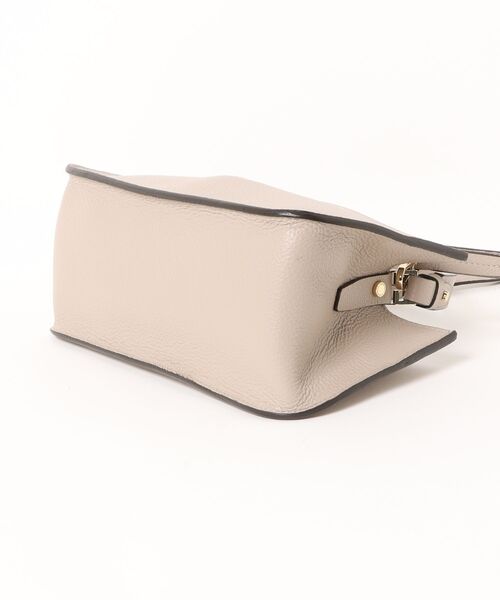 LORISTELLA(ロリステッラ)の「【LORISTELLA】Vカットレザー2WAYハンドバッグ(Q66428)(ハンドバッグ・レディース・ライトベージュ・ALL)」の3枚目の写真