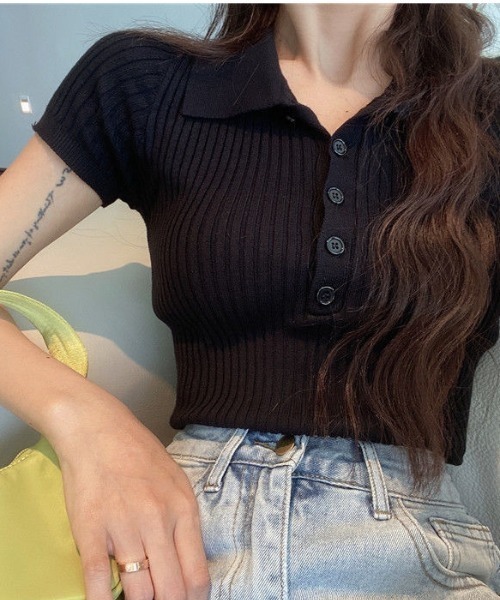 semuse(セミューズ)の「ポロ衿クロップド丈半袖トップス(Tシャツ/カットソー・レディース・ブラック/ホワイト・FREE)」の1枚目の写真