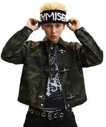 KEYMISERY（キーミザリー）の「A'GEM/9 × .kom 『KEYMISERY/キーミザリー』Cropped Buckle Jacket【Camo】/ロングスリーブクロップバックル ジャケット【迷彩】（その他アウター）」