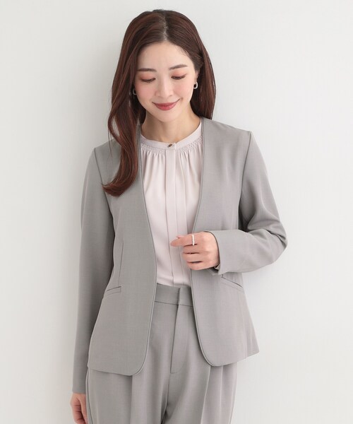 SHOO・LA・RUE（シューラルー）の「【セットアップ可/多機能/SS-3L】すっきりと好印象 カラーレスジャケット（ノーカラージャケット・レディース・ナチュラル/グレー/ネイビー・02/01/10/05/04/03）」の4枚目の写真