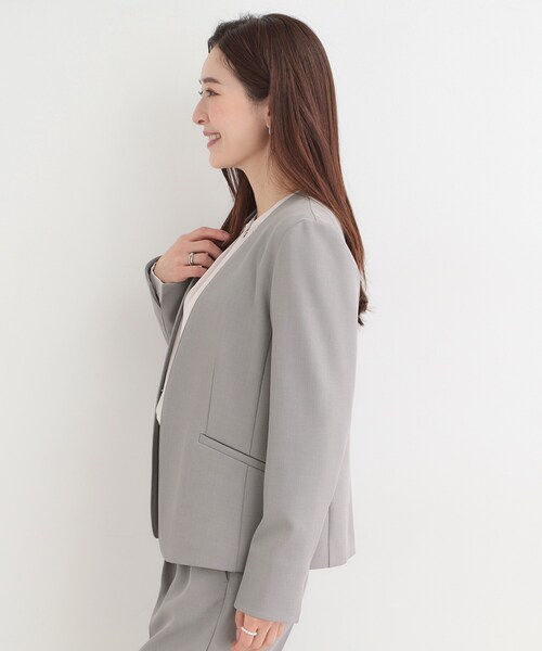 SHOO・LA・RUE（シューラルー）の「【セットアップ可/多機能/SS-3L】すっきりと好印象 カラーレスジャケット（ノーカラージャケット・レディース・ナチュラル/グレー/ネイビー・02/01/10/05/04/03）」の5枚目の写真