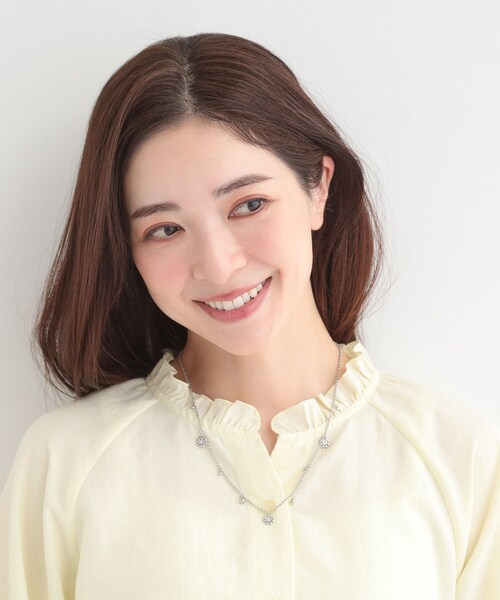 SHOO・LA・RUE（シューラルー）の「ミニデイジー飛ばしネックレス（ネックレス・レディース・シルバー/ゴールド/ピンクゴールド・00）」の4枚目の写真