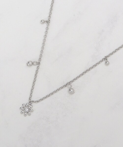 SHOO・LA・RUE（シューラルー）の「ミニデイジー飛ばしネックレス（ネックレス・レディース・シルバー/ゴールド/ピンクゴールド・00）」の6枚目の写真