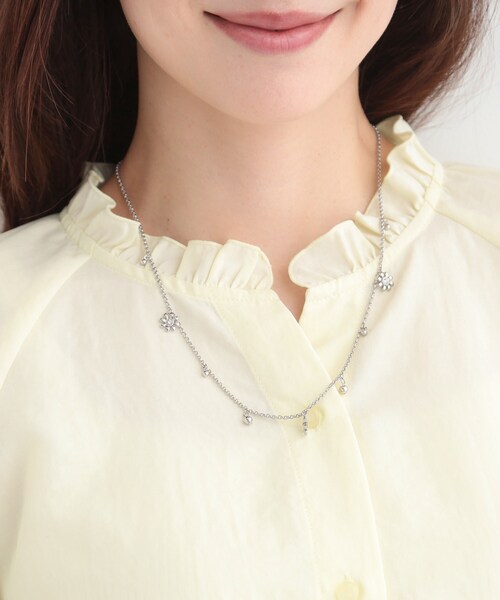 SHOO・LA・RUE（シューラルー）の「ミニデイジー飛ばしネックレス（ネックレス・レディース・シルバー/ゴールド/ピンクゴールド・00）」の8枚目の写真