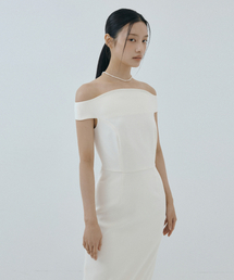LUCIR ZU（ルシールズ）の「Curved Off-Shoulder Dress (ivory)（ワンピース）」