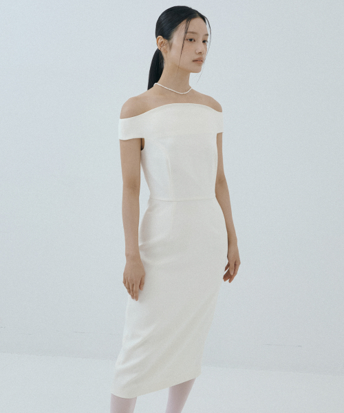 LUCIR ZU(ルシールズ)の「Curved Off-Shoulder Dress (ivory)(ワンピース・レディース・その他・SMALL/MEDIUM)」の2枚目の写真