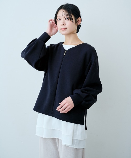 IEDIT（イディット）の「ＩＥＤＩＴ　はいて着られる！　フロントロングファスナーがうれしいＶネックプルオーバー〈ネイビー〉（その他トップス・レディース・ネイビー・3L/LL/L/M/S）」の2枚目の写真
