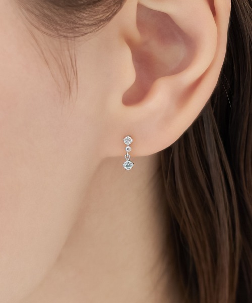 4℃（ヨンドシー）の「【3月誕生石】K10ホワイトゴールド アクアマリン 3石 ピアス（ピアス（両耳用）・レディース・ホワイトゴールド・FREE）」の4枚目の写真