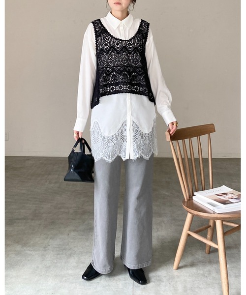She's Closet（シーズクローゼット）の「ショート丈 深Vネック 花柄 かぎ編み ビスチェ クロシェベスト（ベスト・レディース・ブラック/アイボリー・FREE）」の9枚目の写真