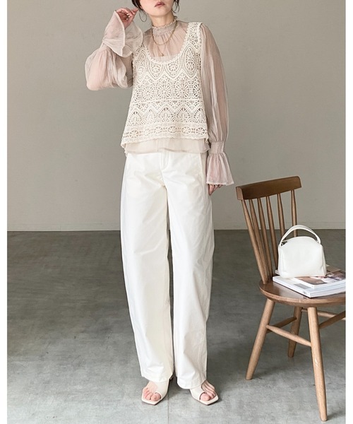 She's Closet（シーズクローゼット）の「ショート丈 深Vネック 花柄 かぎ編み ビスチェ クロシェベスト（ベスト・レディース・ブラック/アイボリー・FREE）」の11枚目の写真
