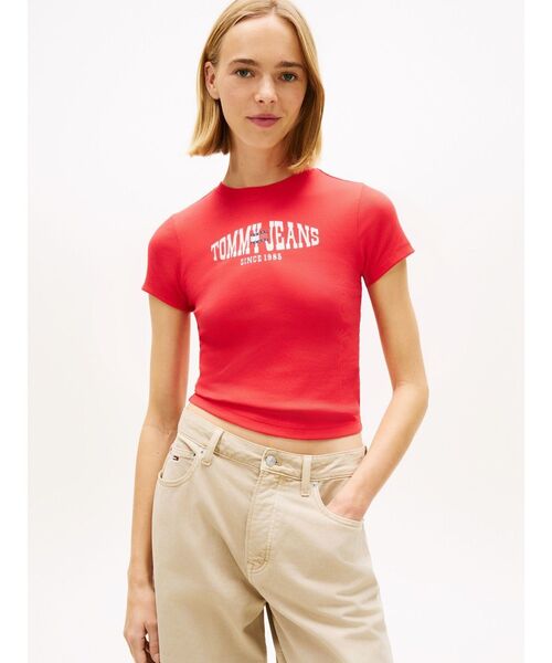 tommy jeans(トミー ジーンズ)の「スリムウェービーフラッグショートスリーブTシャツ(Tシャツ/カットソー・レディース・ブラック/ホワイト/レッド・X-SMALL/SMALL/MEDIUM/LARGE)」の1枚目の写真