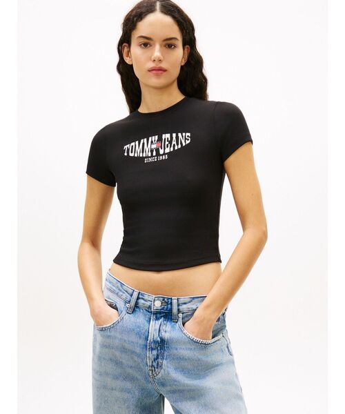 tommy jeans(トミー ジーンズ)の「スリムウェービーフラッグショートスリーブTシャツ(Tシャツ/カットソー・レディース・ブラック/ホワイト/レッド・X-SMALL/SMALL/MEDIUM/LARGE)」の3枚目の写真