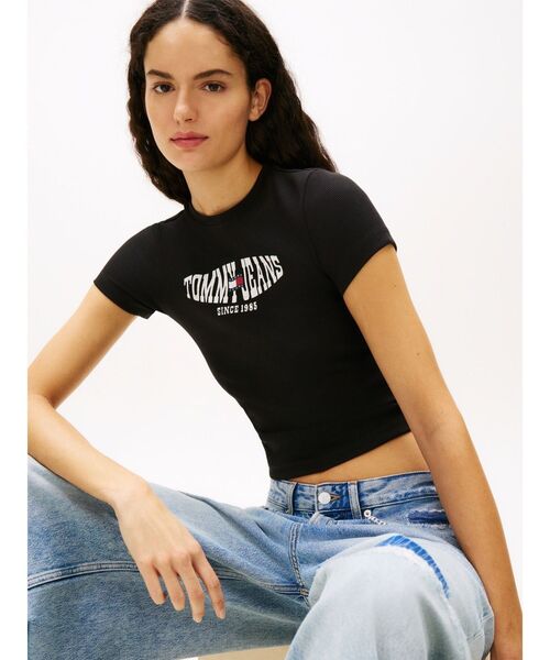 tommy jeans(トミー ジーンズ)の「スリムウェービーフラッグショートスリーブTシャツ(Tシャツ/カットソー・レディース・ブラック/ホワイト/レッド・X-SMALL/SMALL/MEDIUM/LARGE)」の14枚目の写真