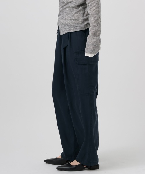 BAYFLOW（ベイフロー）の「[柔らかくさらっとした生地感]テンセルカーゴパンツ（カーゴパンツ・レディース・シルバーグレー/カーキ/ダークブルー・SMALL/MEDIUM）」の15枚目の写真