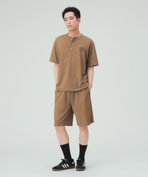 BEAMS HEART（ビームスハート）の「【7/24再値下げ】MHC ミニ裏毛 クイックドライ Tシャツ＆パンツ（吸水速乾）（セットアップ・メンズ・チャコールグレー/ベージュ・LARGE/MEDIUM/SMALL）」の2枚目の写真