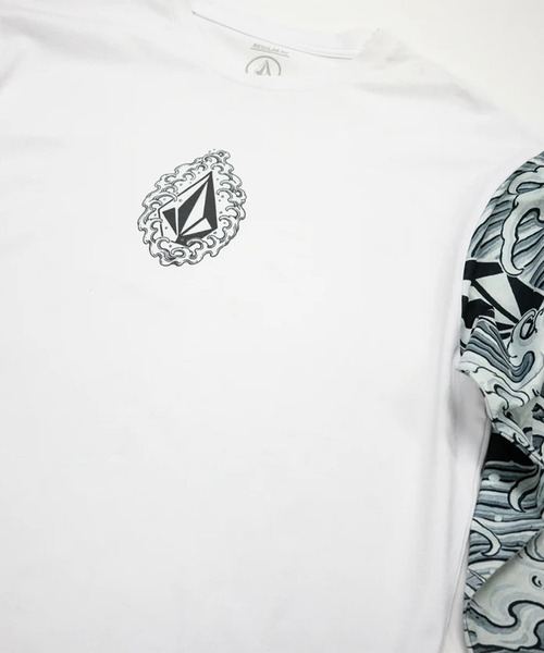 VOLCOM(ボルコム)の「VOLCOM/ボルコム UVケアラッシュガード 長袖 NOZAKA LS RASH TEE VLY261021(ラッシュガード・メンズ・ホワイト×ブラック/ブラック×ホワイト・L/M)」の13枚目の写真