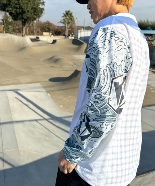 VOLCOM(ボルコム)の「VOLCOM/ボルコム UVケアラッシュガード 長袖 NOZAKA LS RASH TEE VLY261021(ラッシュガード・メンズ・ホワイト×ブラック/ブラック×ホワイト・L/M)」の14枚目の写真