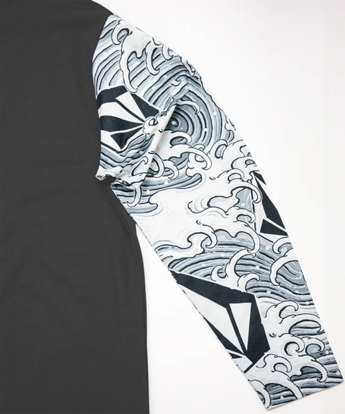 VOLCOM(ボルコム)の「VOLCOM/ボルコム UVケアラッシュガード 長袖 NOZAKA LS RASH TEE VLY261021(ラッシュガード・メンズ・ホワイト×ブラック/ブラック×ホワイト・L/M)」の5枚目の写真
