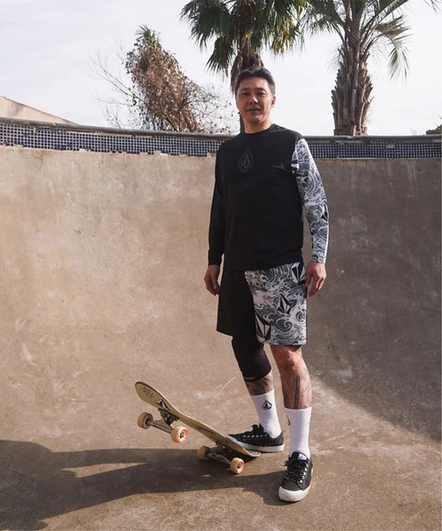 VOLCOM(ボルコム)の「VOLCOM/ボルコム UVケアラッシュガード 長袖 NOZAKA LS RASH TEE VLY261021(ラッシュガード・メンズ・ホワイト×ブラック/ブラック×ホワイト・L/M)」の8枚目の写真