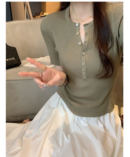 by LEGNA(バイレグナ)の「ヘンリーネックリブカットソー(Tシャツ/カットソー・レディース・ホワイト/ブラック/カーキ/イエロー・LARGE/MEDIUM/SMALL)」の13枚目の写真