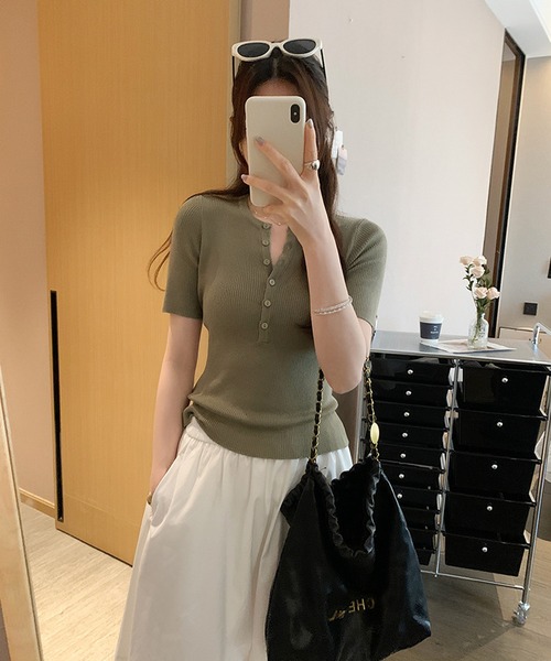 by LEGNA(バイレグナ)の「ヘンリーネックリブカットソー(Tシャツ/カットソー・レディース・ホワイト/ブラック/カーキ/イエロー・LARGE/MEDIUM/SMALL)」の15枚目の写真