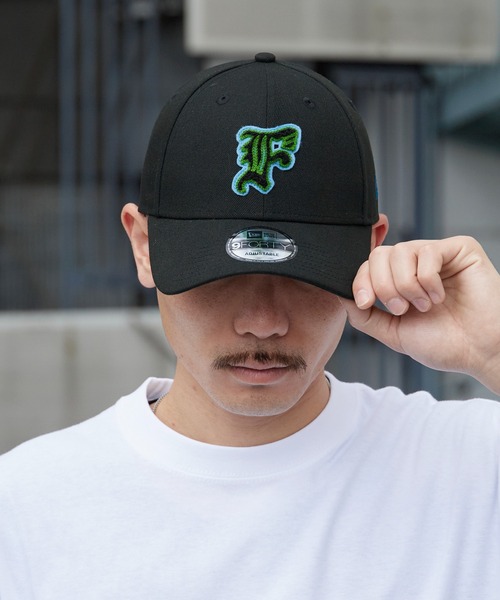 FACETASM(ファセッタズム)の「FACETASM/ファセッタズム × NEW ERA/ニューエラ 別注 LOGO CAP 9FORTY ロゴ刺繍キャップ 2026年春夏(キャップ・メンズ・ブラック・FREE)」の2枚目の写真