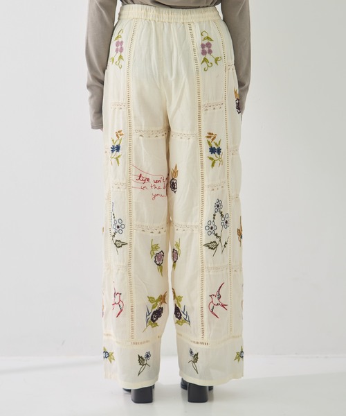 TODAYFUL（トゥデイフル）の「[TODAYFUL/トゥデイフル]Embroidery Patchwork Trousers（その他パンツ・レディース・ブラウン/オフホワイト・36/38）」の4枚目の写真