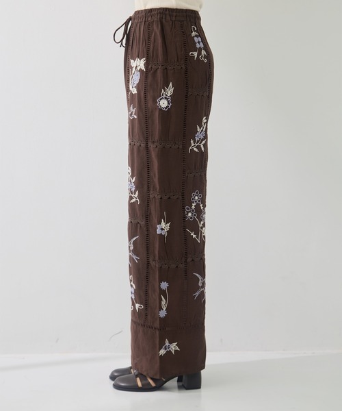 TODAYFUL（トゥデイフル）の「[TODAYFUL/トゥデイフル]Embroidery Patchwork Trousers（その他パンツ・レディース・ブラウン/オフホワイト・36/38）」の6枚目の写真