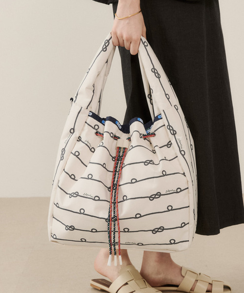 LeSportsac（レスポートサック）の「DBL DRAWST MARCHE BAG アイボリーセイル（トートバッグ・レディース・ホワイト・FREE）」の2枚目の写真
