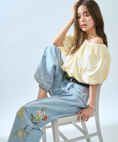 AND COUTURE(アンドクチュール)の「2WAYバルーンブラウス(シャツ/ブラウス・レディース・イエロー/ホワイト/ブラック・FREE)」の4枚目の写真